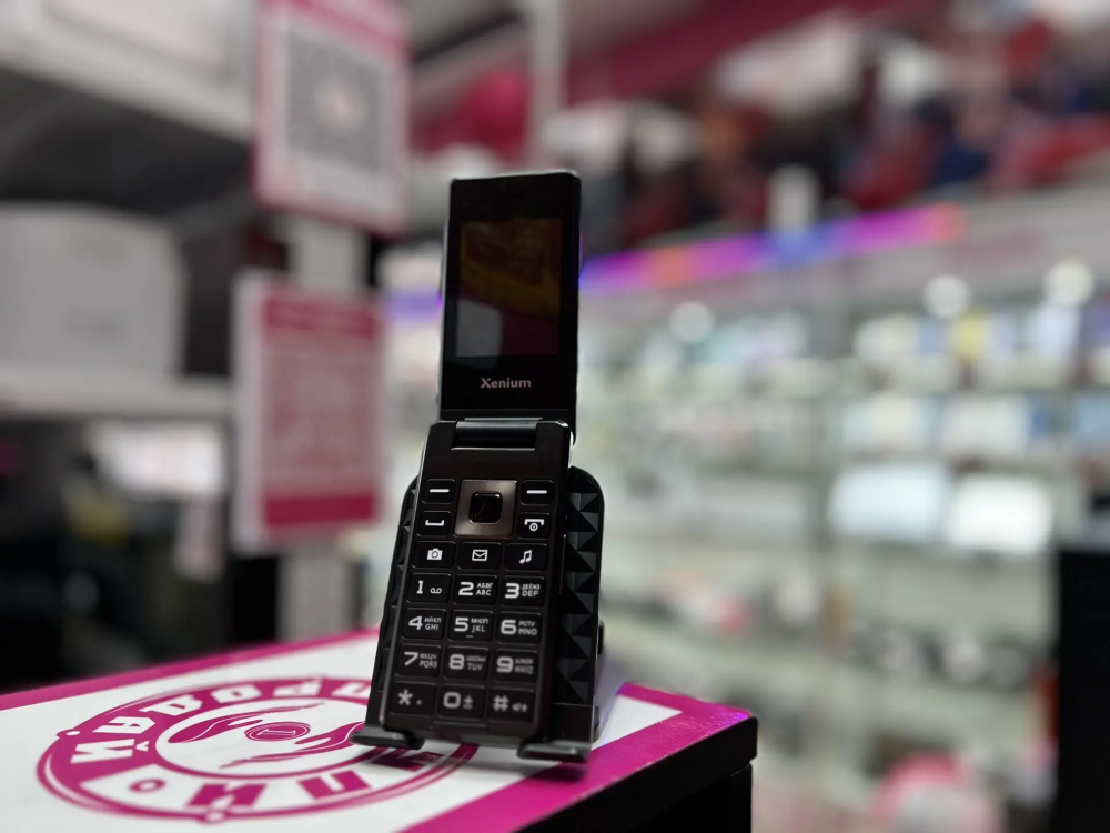 Мобильный телефон Philips Xenium X600