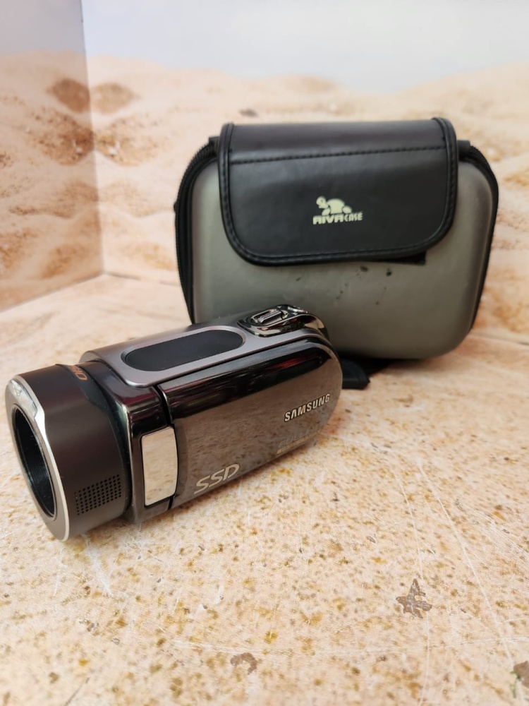 Видеокамера Samsung  HMX-H106SP