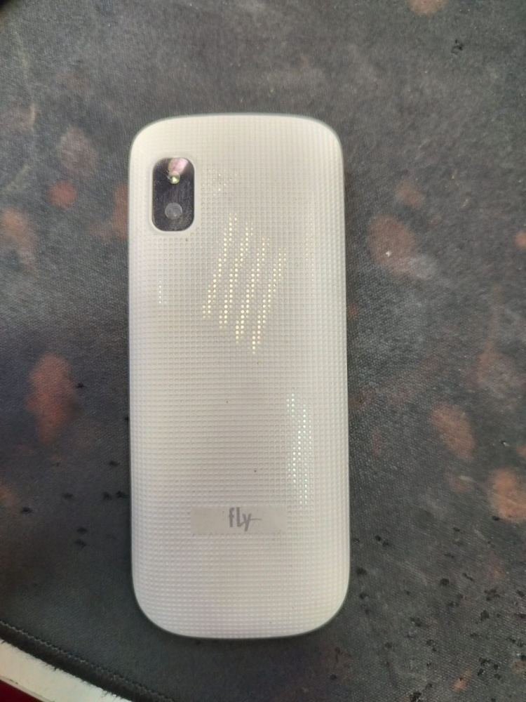 Мобильный телефон Fly