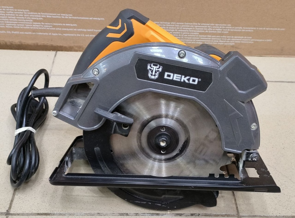Циркулярная пила DEKO DKCS1800 лазер