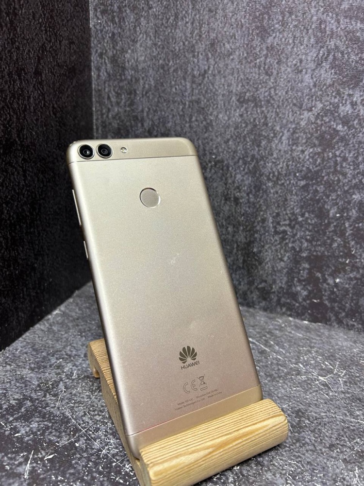 Смартфон Huawei P Smart