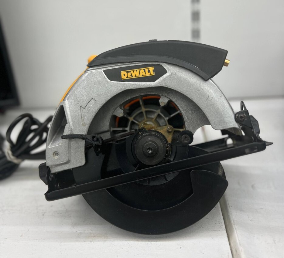 Циркулярная пила DeWalt DWE 575 1200W 184mm
