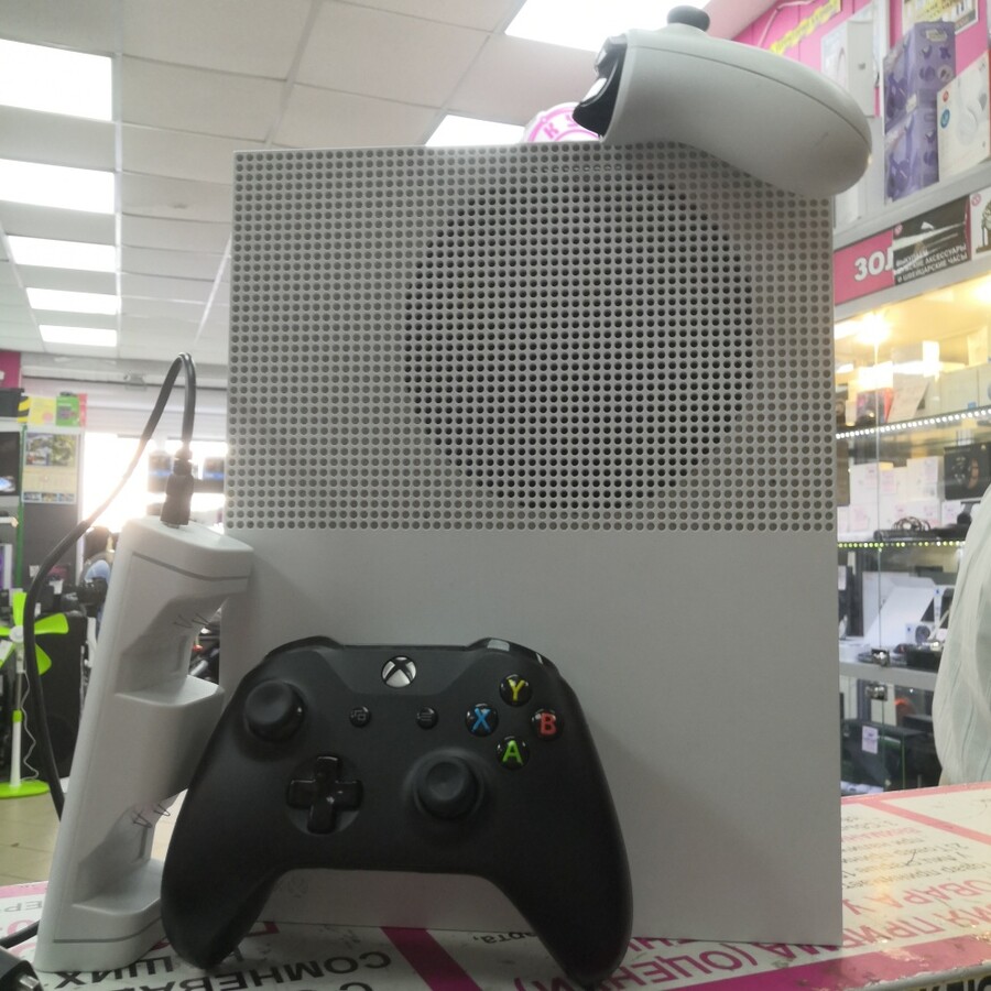 Игровая приставка XBOX ONE S