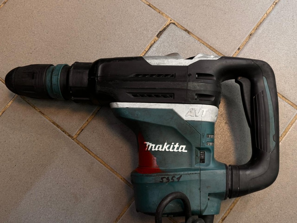 Перфоратор Makita HR4013c