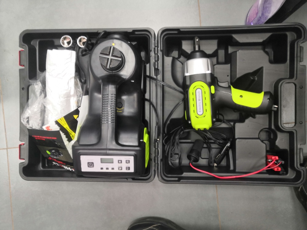 Набор инструментов  электро домкрат. гайковерт.компрессор бустер HEELP