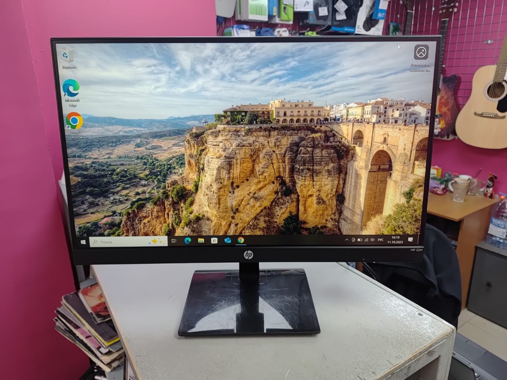 Монитор HP 22M
