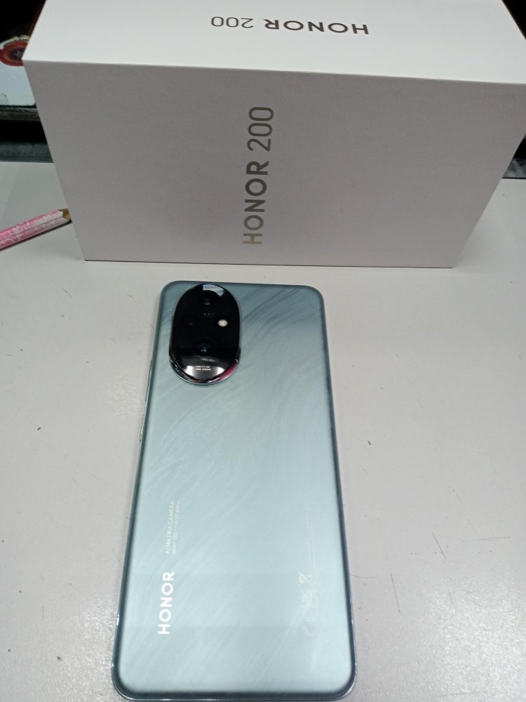 Смартфон Honor 200