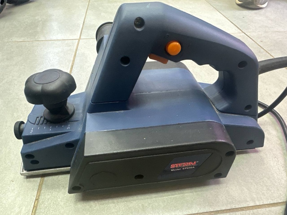 Рубанок STERN EP650A