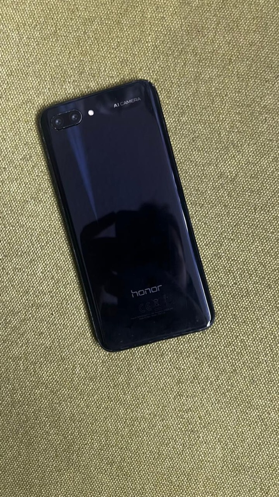 Смартфон Honor 10 4/128