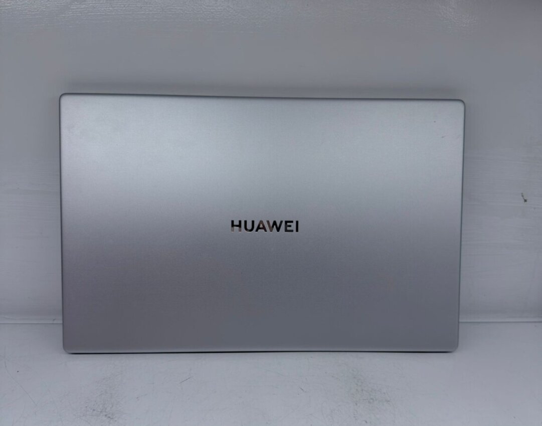 Ноутбук Huawei i3/8/256ssd