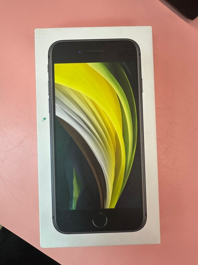 Смартфон iPhone SE 64