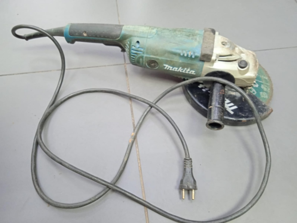 УШМ (Болгарка) Makita ga9020