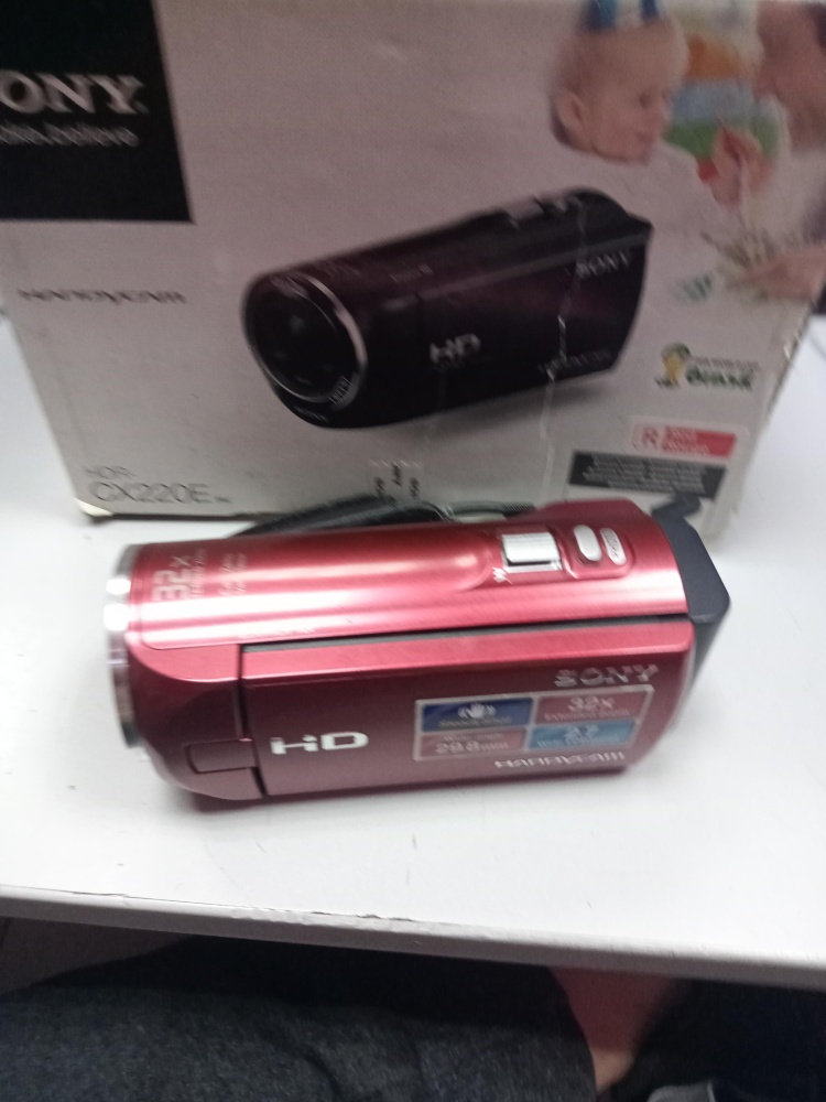 Видеокамера Sony HDR-CX220E