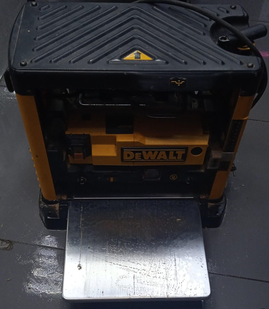Рейсмусовый станок DeWalt DW733