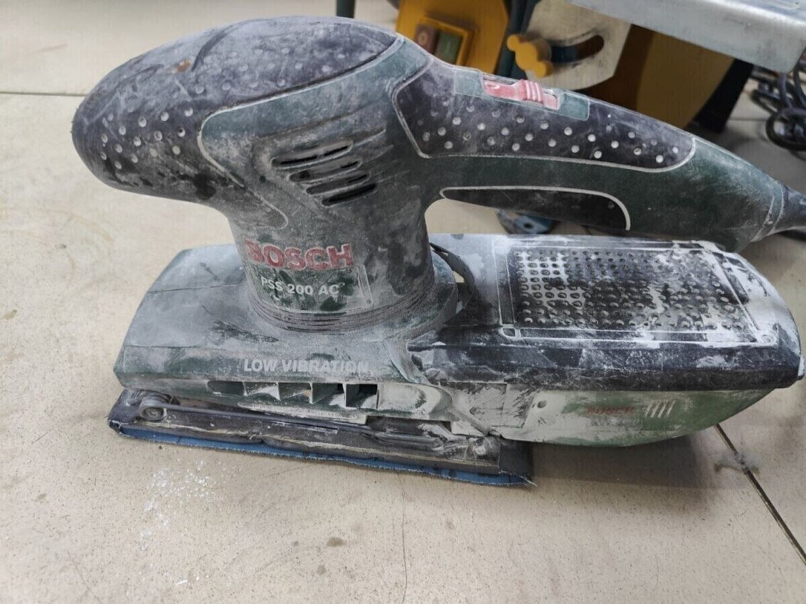 Шлифмашина Bosch pss 200 ac