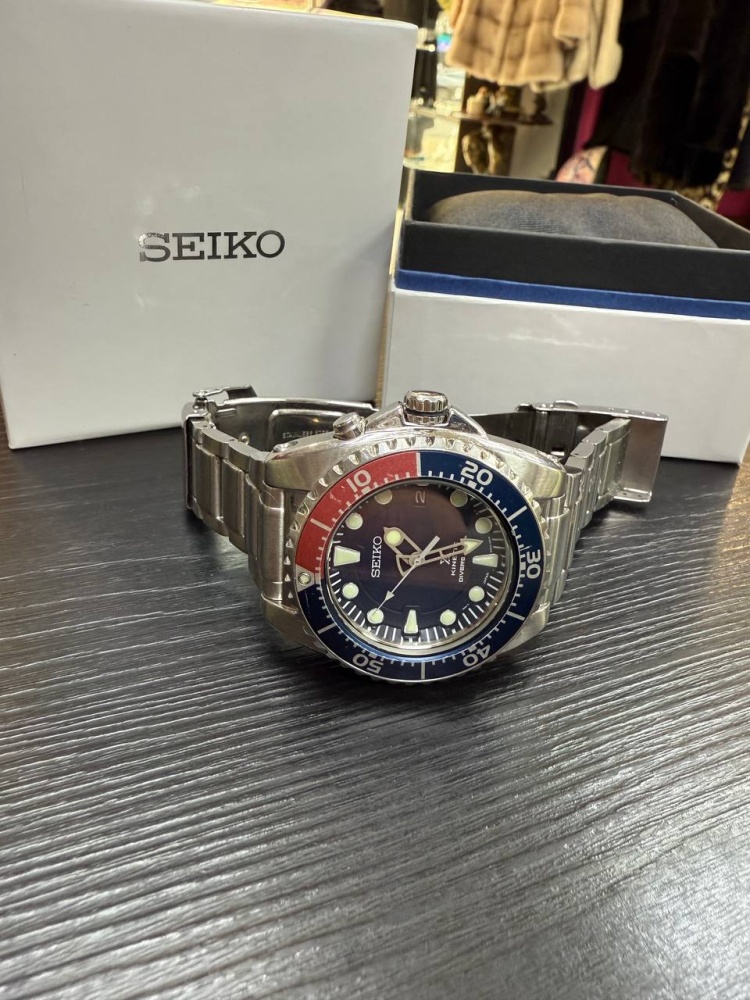 Часы Seiko Kinetik Divers 200m