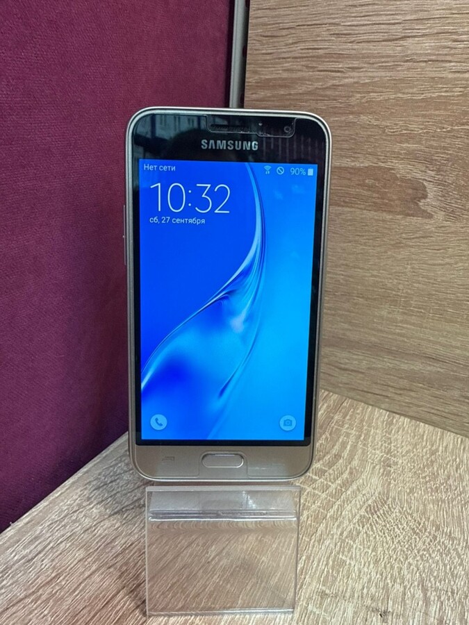 Смартфон Samsung J1 2016