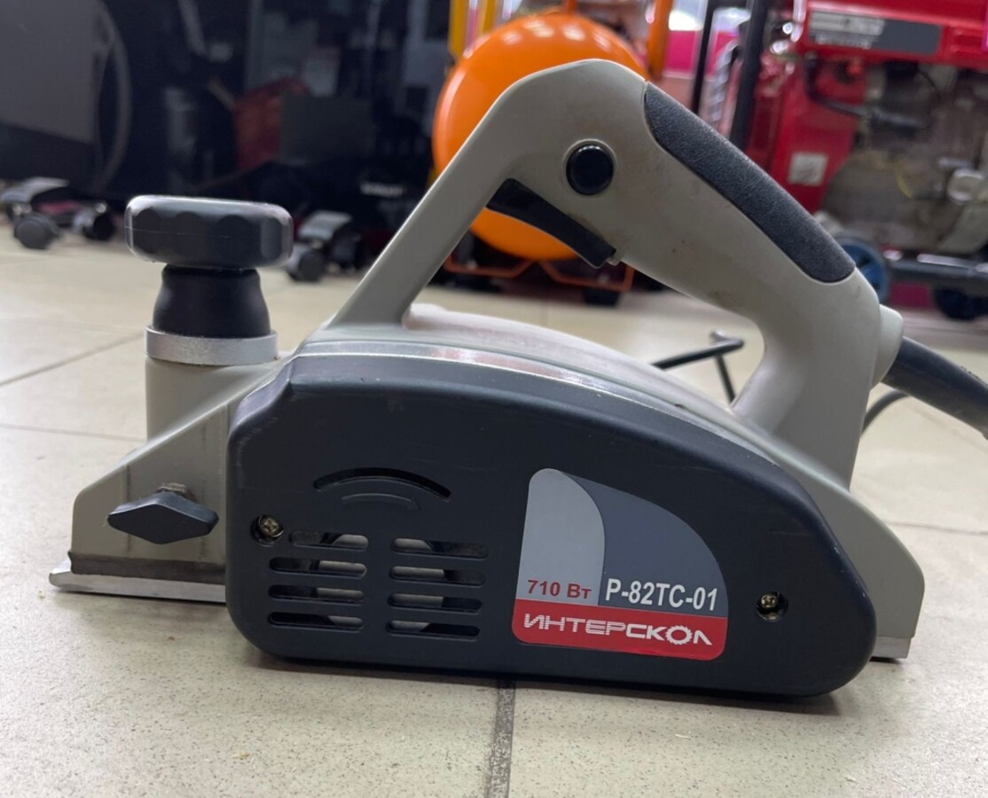 Рубанок Инткрскол Р-82ТС-01