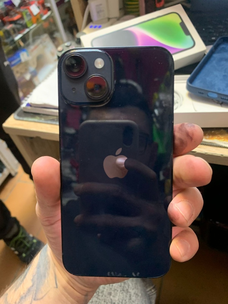 Смартфон iPhone 14