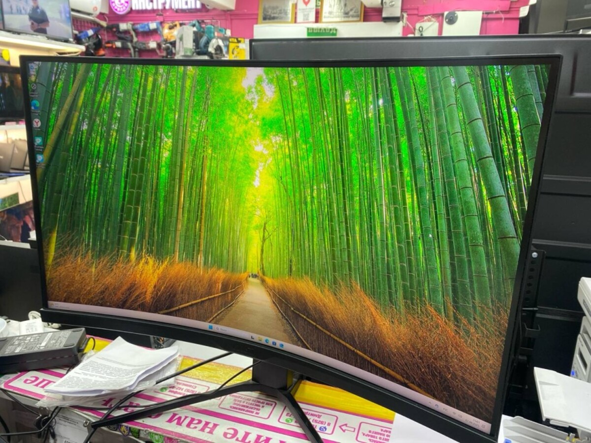 Монитор MSI 31.5" MAG 325CQRXF