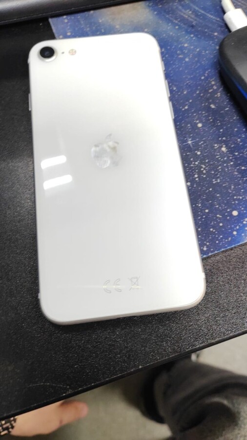 Смартфон iPhone SE