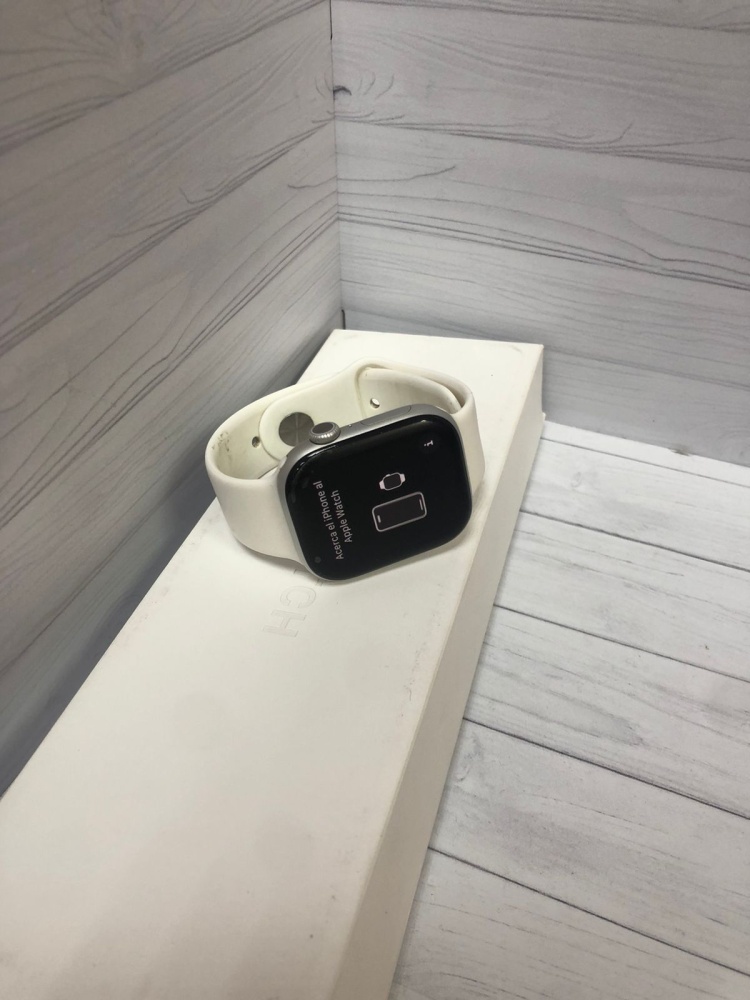 Часы Apple Watch 10