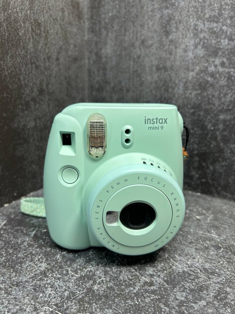 Фотоаппарат Instax mini 9