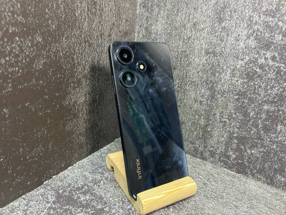 Мобильный телефон Infinix HOT 30i 4/64