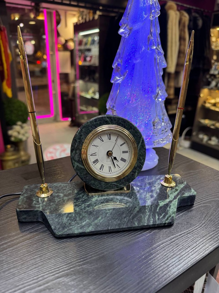 Настольные часы мрамор кварц