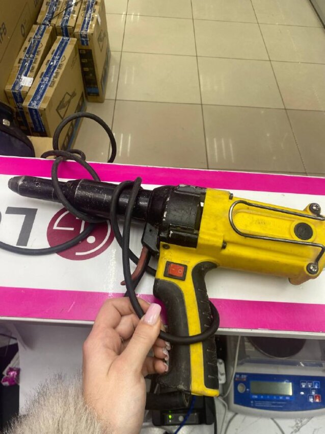 Заклепочник SK 1006