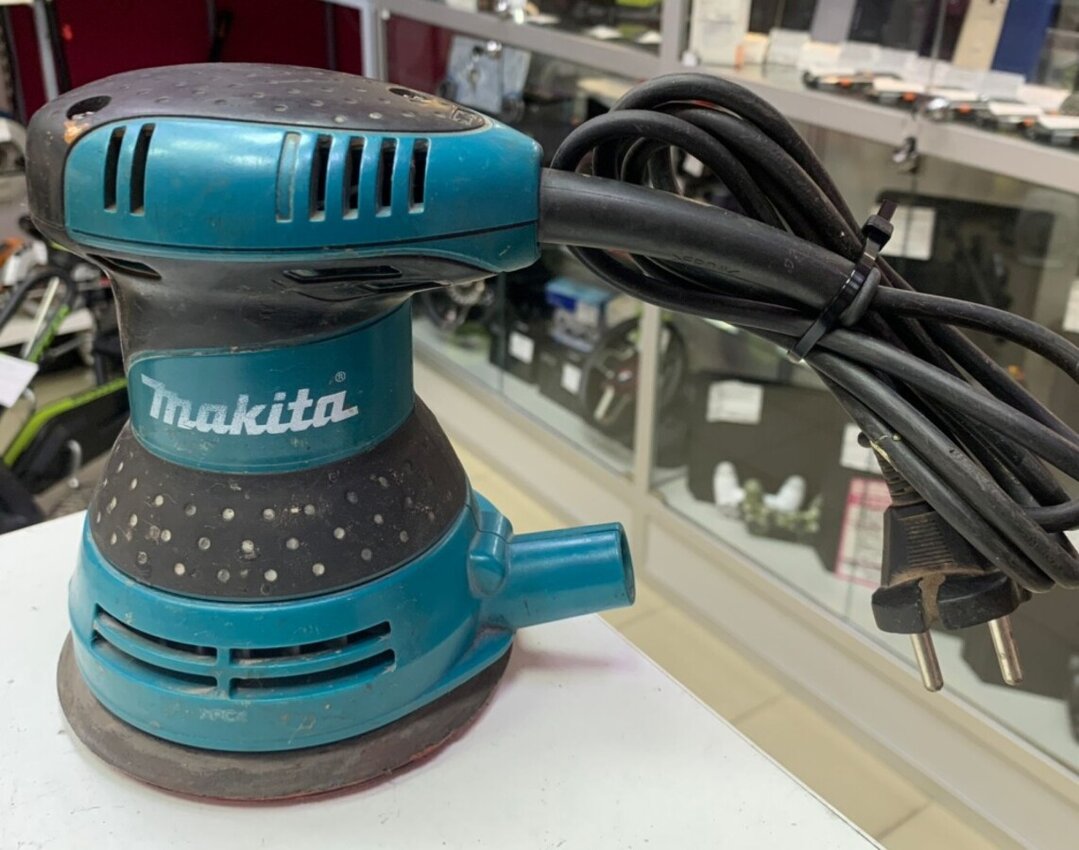 Шлифмашина Makita BO5030