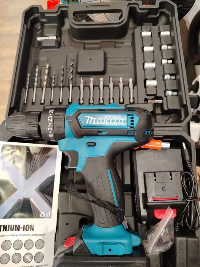 Шуруповерт Makita