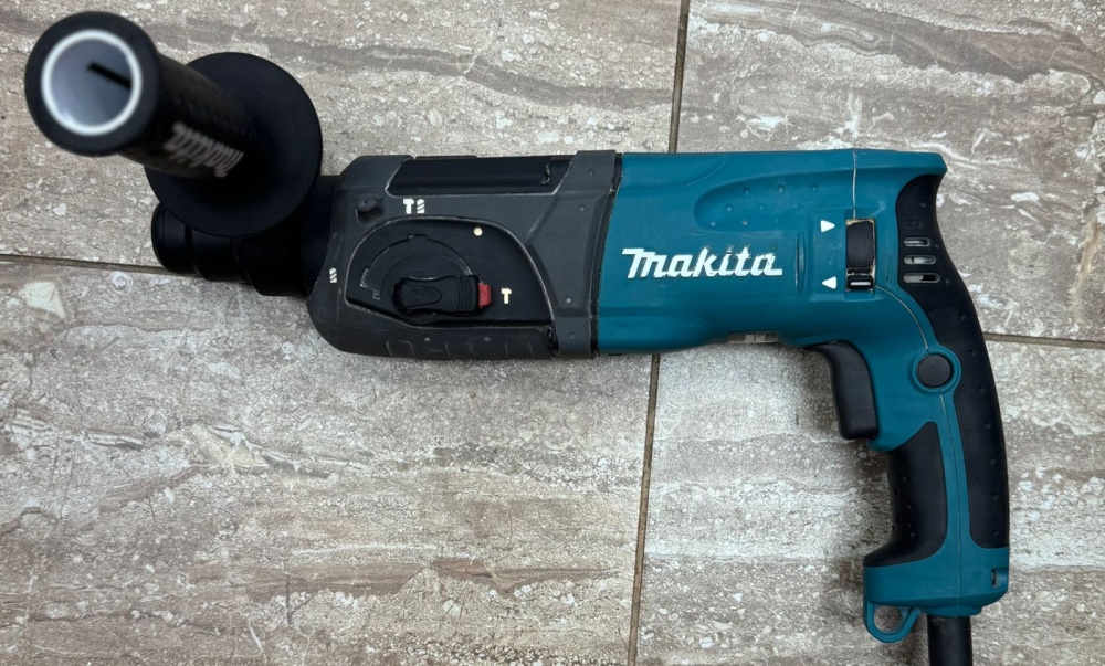 Перфоратор Makita HR2470
