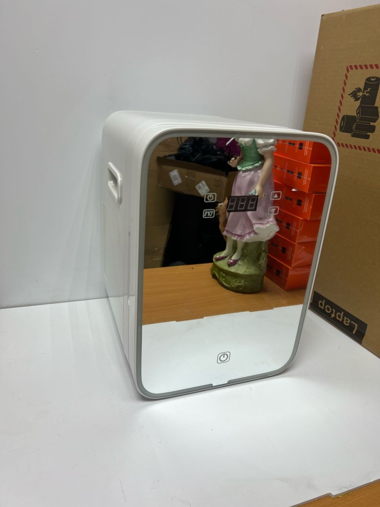 Холодильник Космитический libhof BT-10m