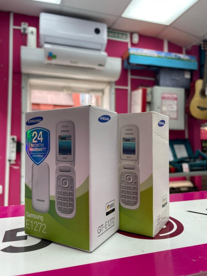 Смартфон Samsung E1272