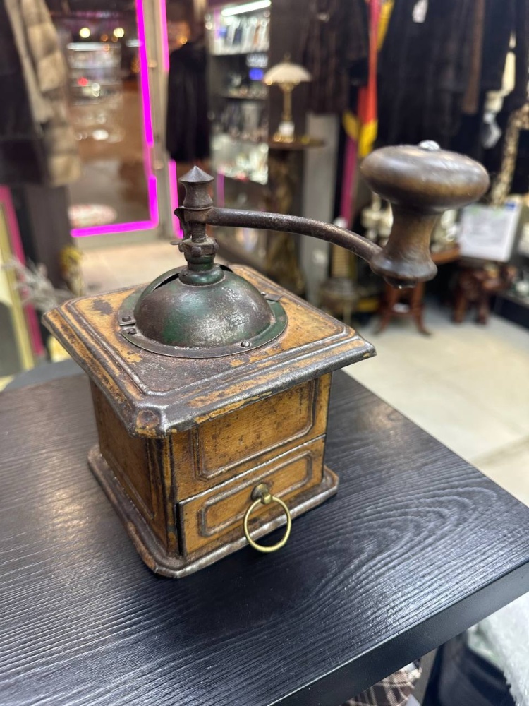 Кофемолка 19 век Испанский кедр