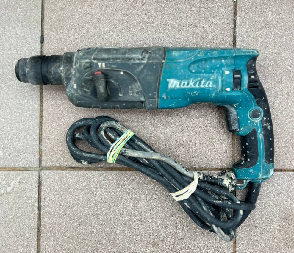 Перфоратор Makita HR2470 780W