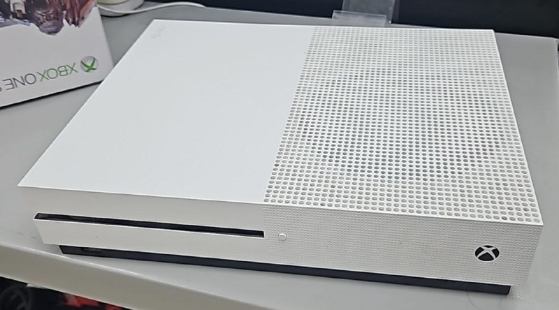 Игровая приставка XBOX ONE S