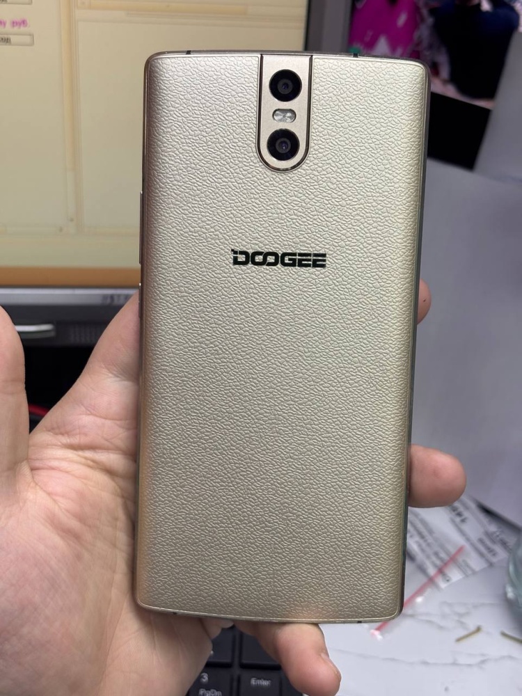 Doogee BL7000
