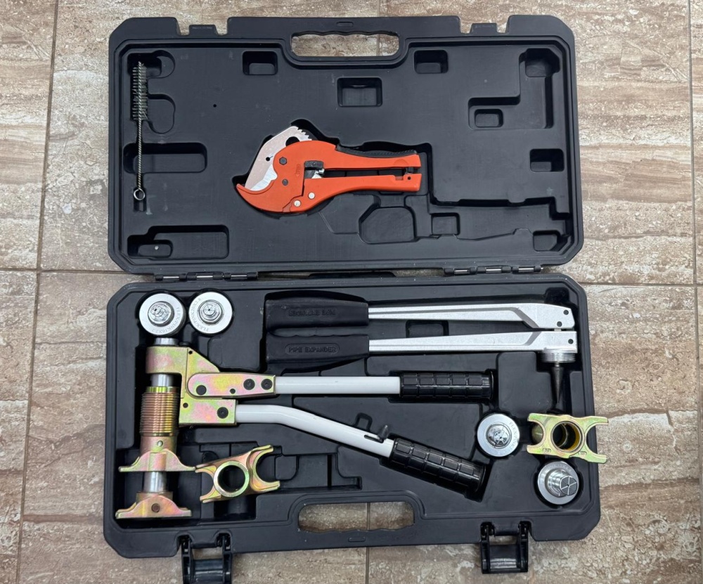 Инструмент для монтажа сантех.труб