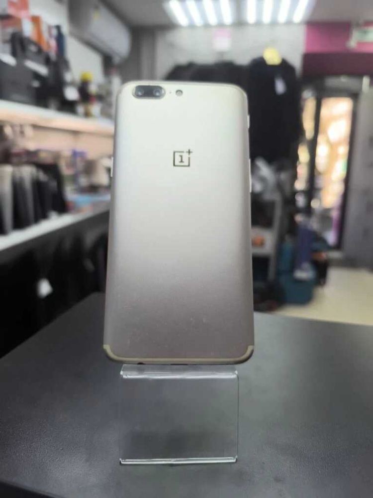 Смартфон OnePlus 5